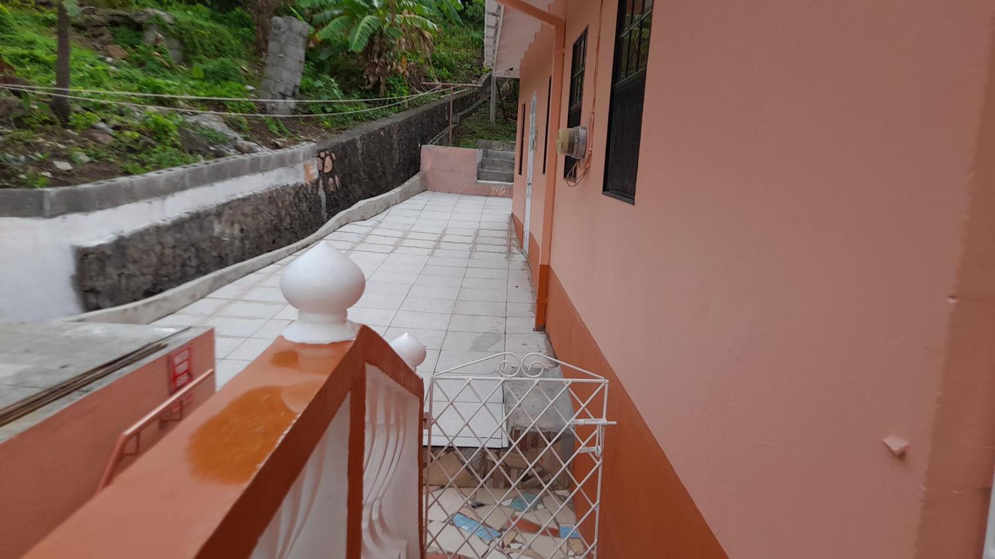 Angie'S Cove, Modern Get-Away Overlooking كاسترايْزْ المظهر الخارجي الصورة