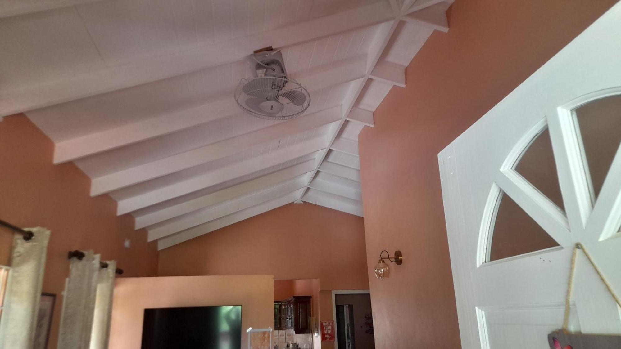 Angie'S Cove, Modern Get-Away Overlooking كاسترايْزْ المظهر الخارجي الصورة